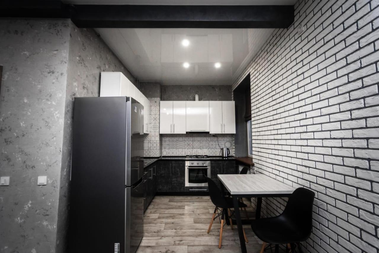 Loft Apartment On Svobody Камянске Екстериор снимка